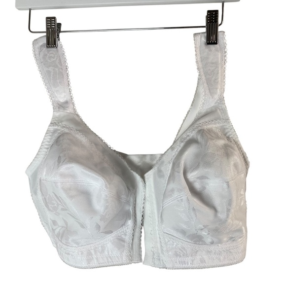 PLAYTEX 18 Hour Front-Close Wireless Bra with Flex Back 38D in White - Picture 3 of 7